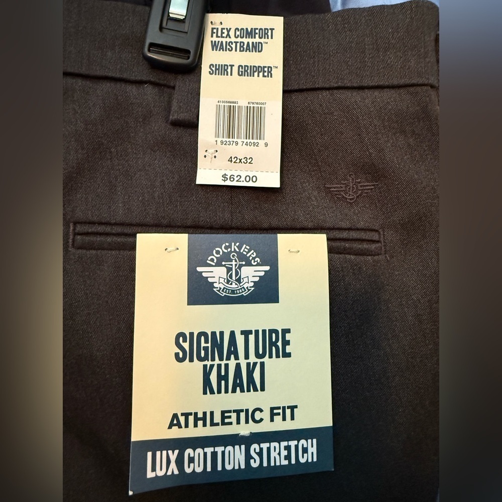 Men’s Dockers Signature Khakis, Athletic Fit 42/32 - Picture 3 of 4